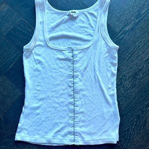 Lna hook closure tank